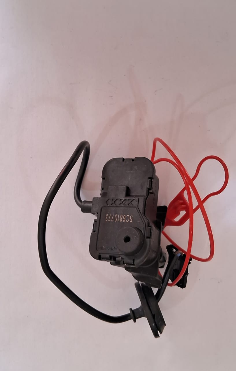 VW Vento, Jetta, Skoda Rapid Fuel Tank Door Actuator 5C6810773A/B/H