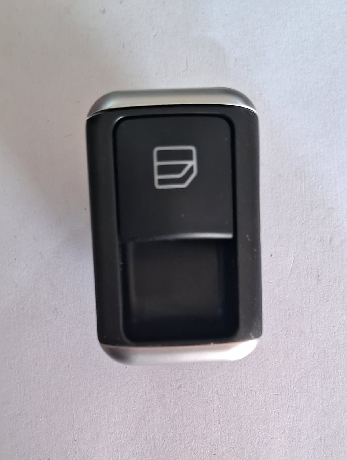 Mercedes C Class 202, 204, E Class 212 - Power Window Switch Rear RH Side - MJ