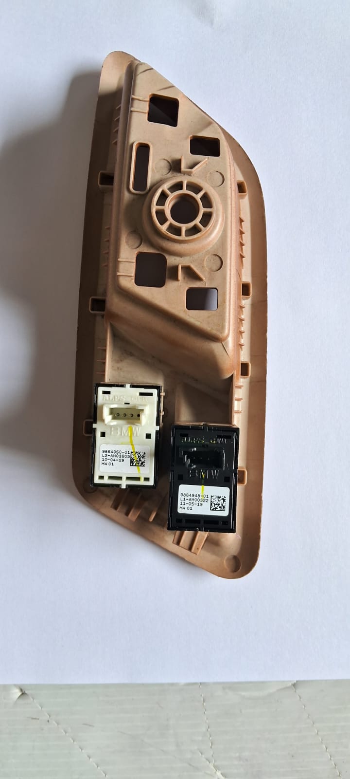 BMW X7 G07 - Backrest Release Switch RH Side - 61319864950, 61319864948 - MJ