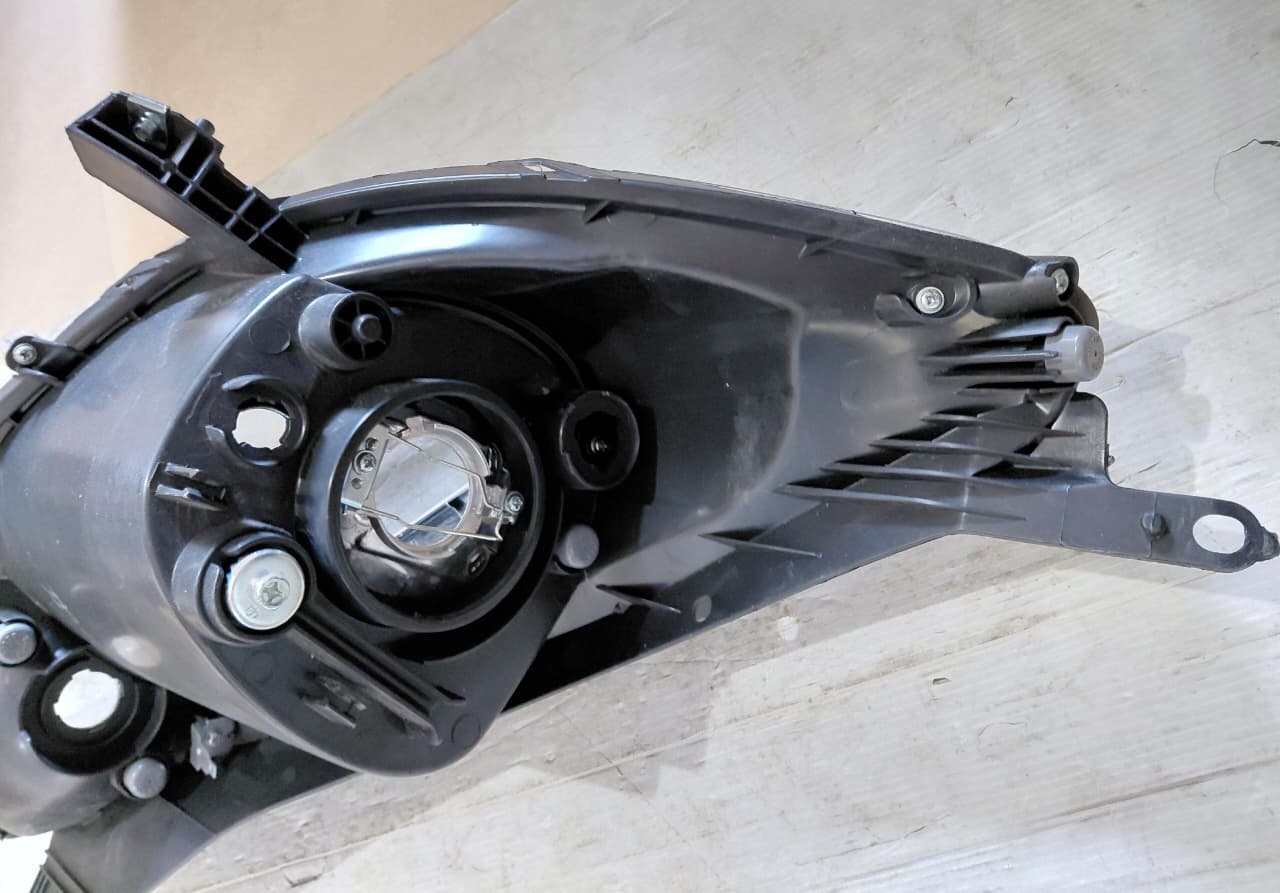Tata Tiago - Head Light Left Side - 885554240101 - Tata Genuine