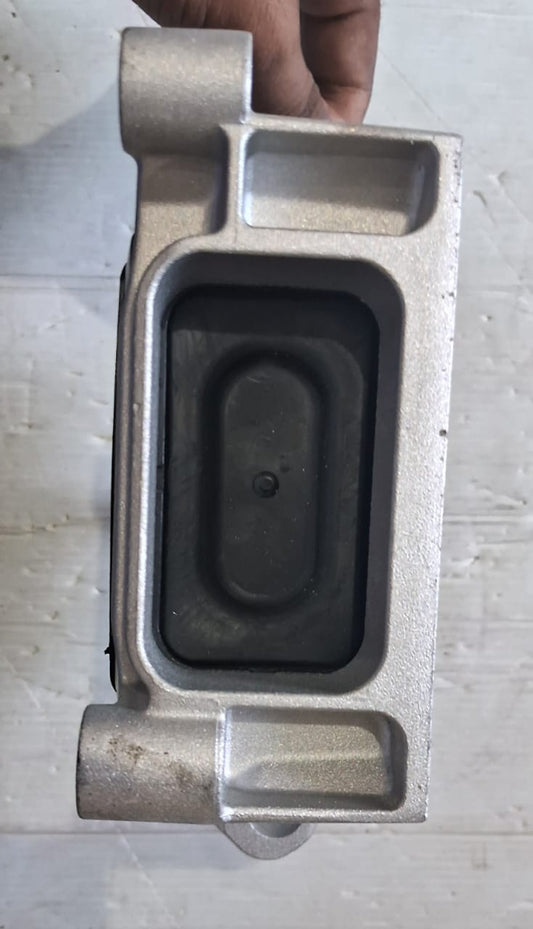 Land Rover Range Rover Evoque, Discovery Sport N/M 2019 onwards - Engine Mounting Right Side LRDS2-T1001 - TechNix