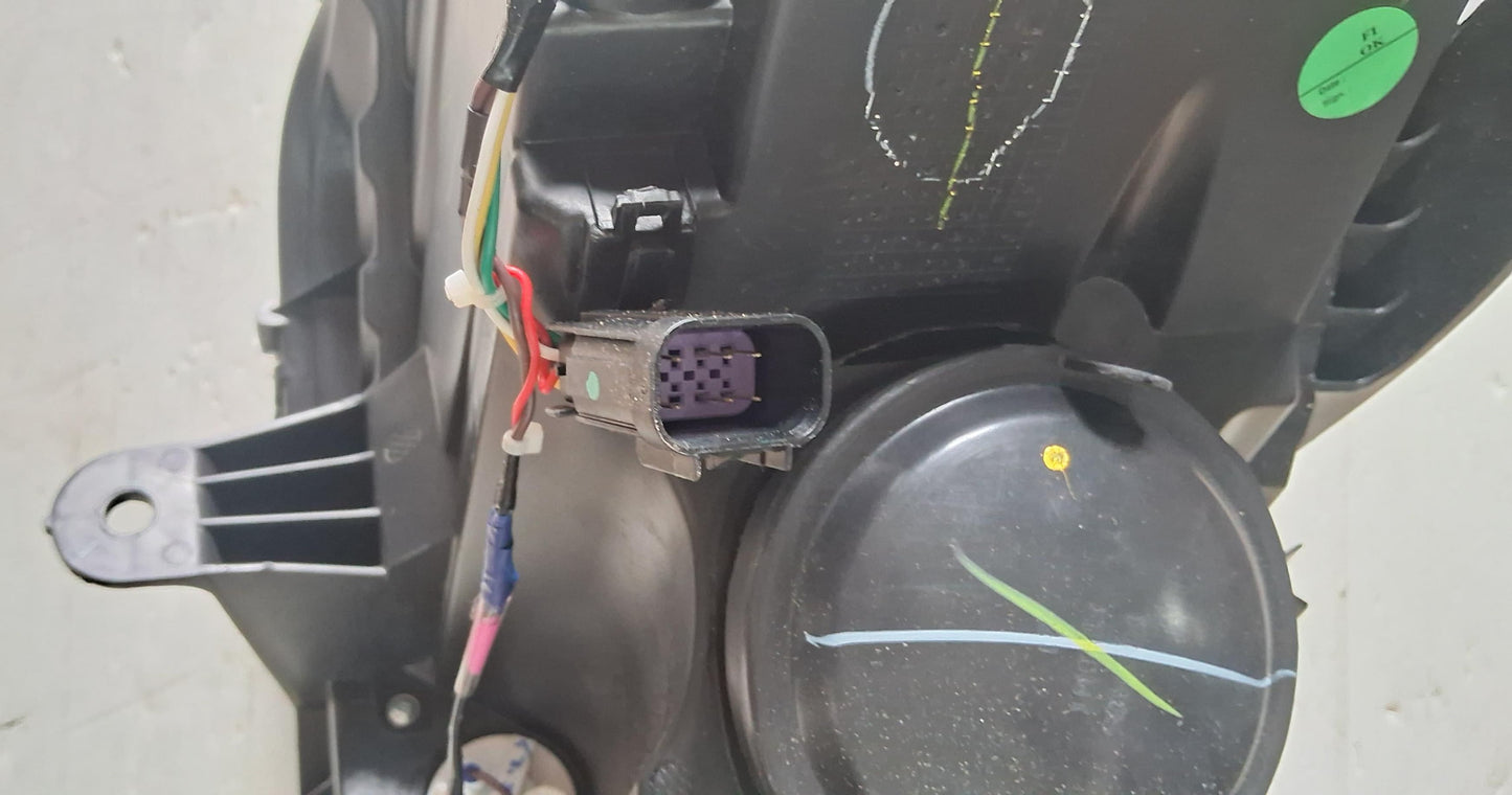 Mahindra Scorpio Head Light Left - HLA-SCRP-9021L Varroc