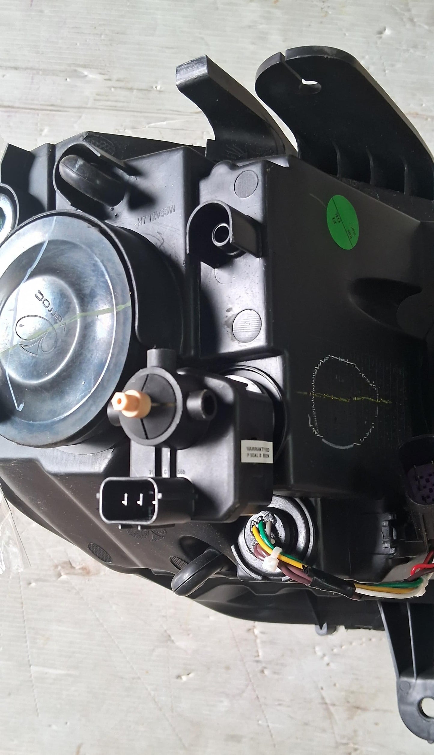 Mahindra Scorpio Head Light Left - HLA-SCRP-9021L Varroc
