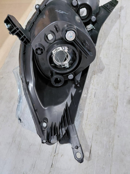 Tata Tiago - Head Light Right Side - 885554240102 - Tata Genuine