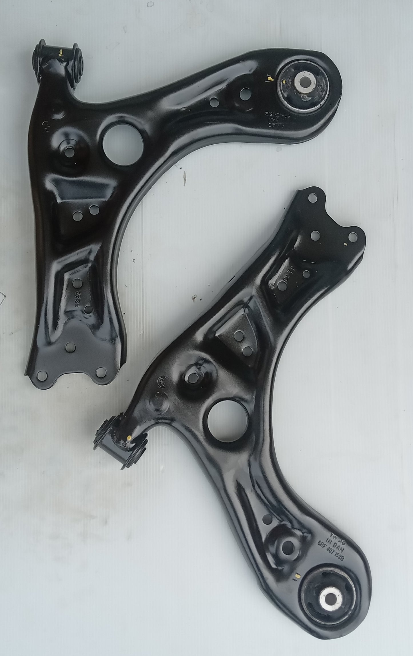 VW Polo, Vento, Ameo, Skoda Rapid Lower Arm Set - 6RF407151B & 6RF407152B VW