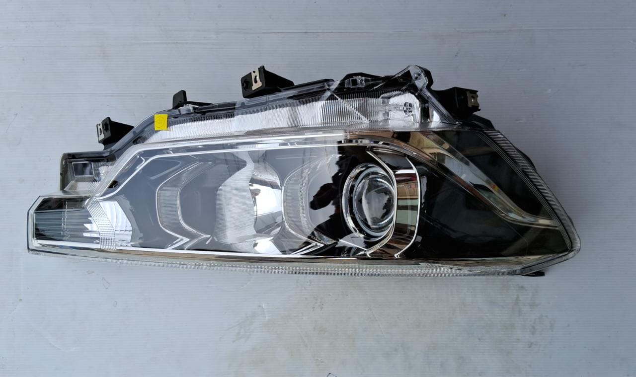 Maruti Suzuki Ertiga N/M - Head Light RH Side 35121 M 72R00 - MGP Genuine