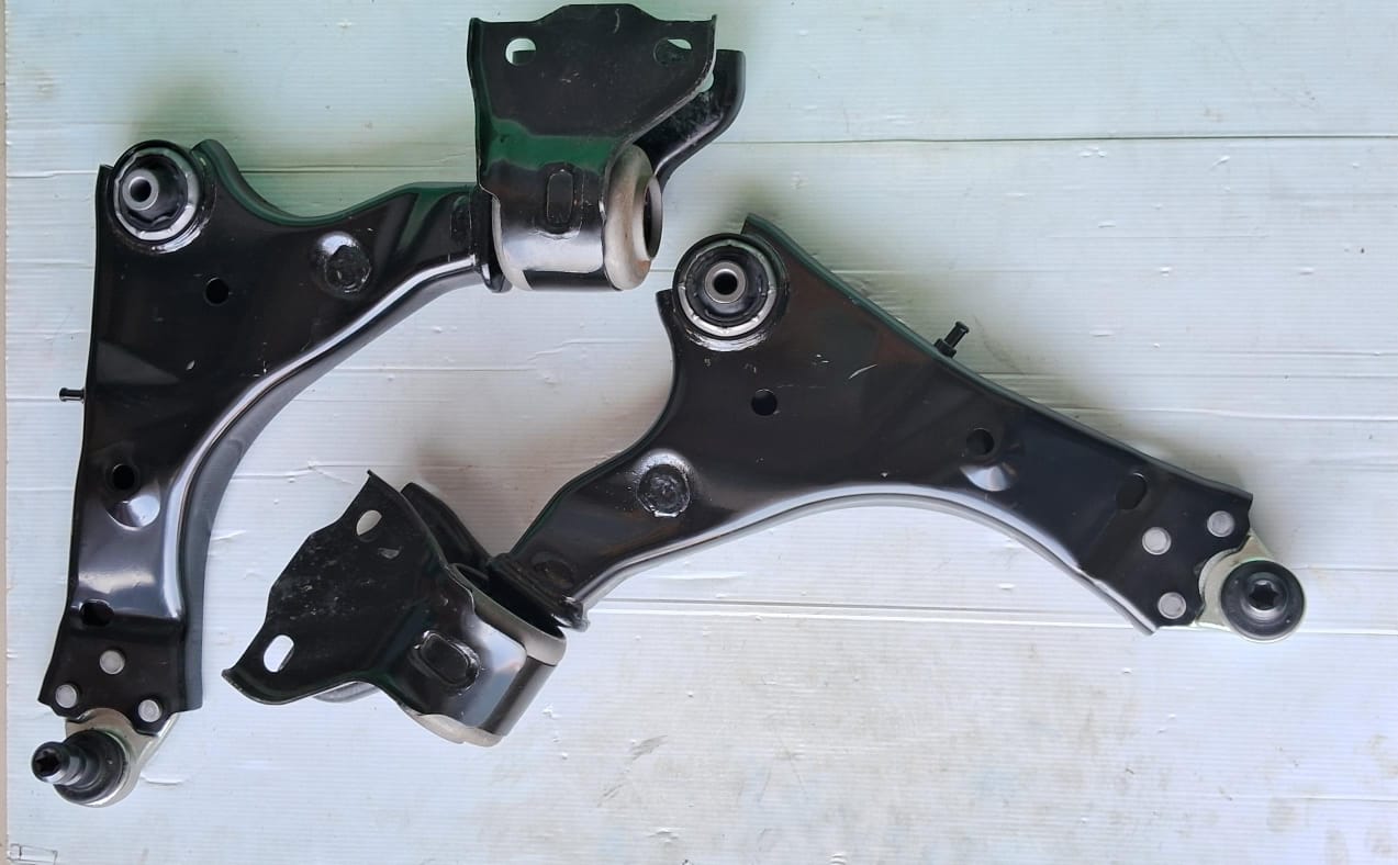 Volvo XC60 I SUV 156 - Front Arm RH & LH Side - MJ