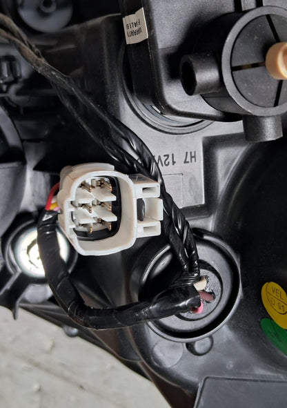 Mahindra Marazzo Head Light Left - HLA-MRZO-B-241L Varroc