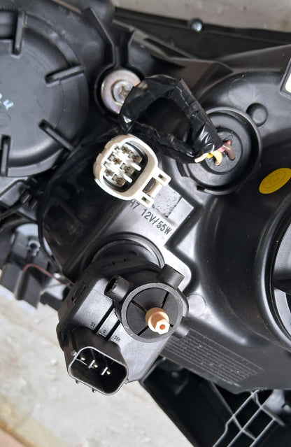 Mahindra Marazzo Head Light Right - HLA-MRZO-B-251R Varroc