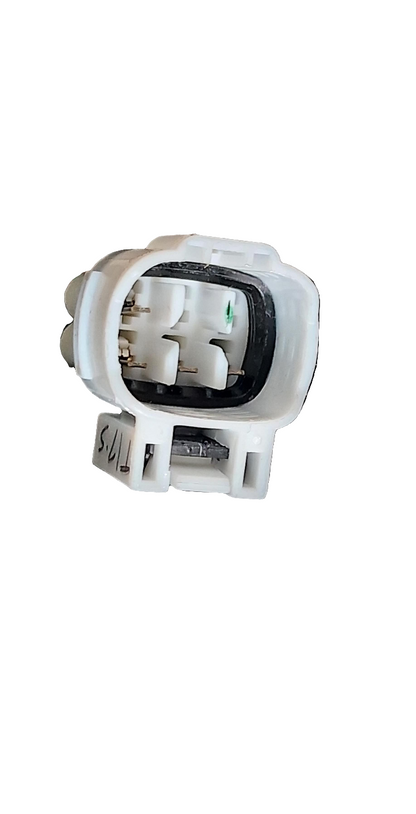Mahindra TUV300 Head Light Right - HLA-MTUV-1791R Varroc