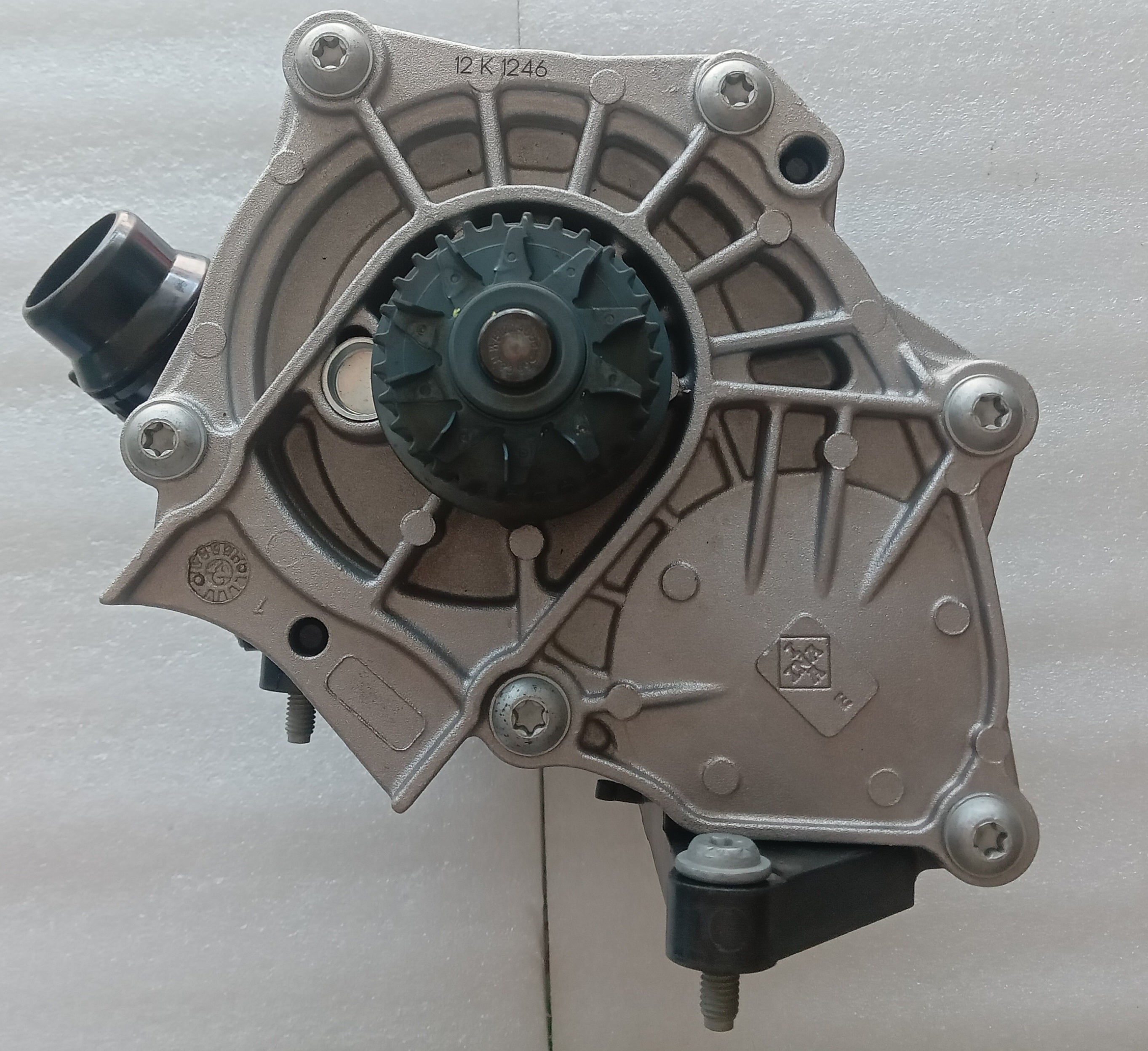 Audi a4 outlet water pump